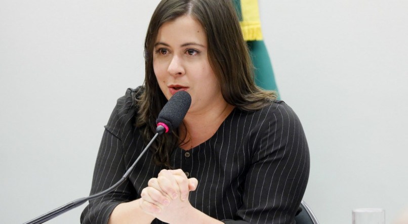 Deputada defende o piso salarial enfermagem ao criticar Partido Novo e governador de Minas Gerais