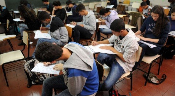 Estudantes brasileiros melhoram desempenho em matemática