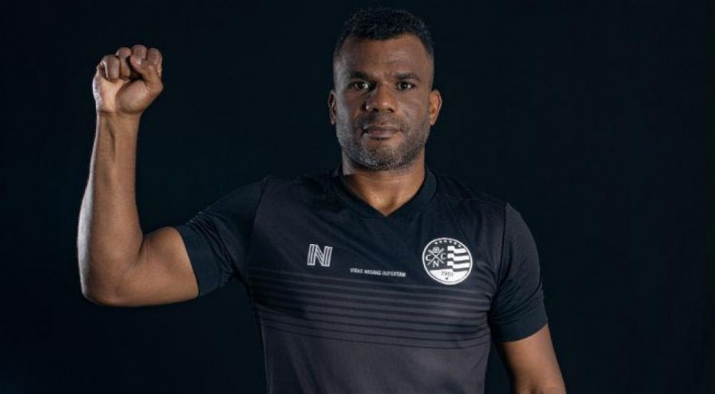 Ex-goleiro do N&aacute;utico, Nilson protagonizou a campanha do clube contra o racismo