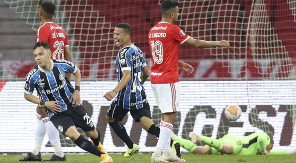 Em jogo transmitido pelo SBT, Grêmio vence Internacional pela Libertadores