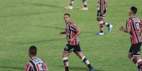 Terceiro gol do santa Cruz de Toty no jogo entre os times do Santa Cruz e do Jacuipense, válido pela oitava rodada do campeonato brasileiro de futebol da série C. Partida realizada no estádio do Arruda em Recife.