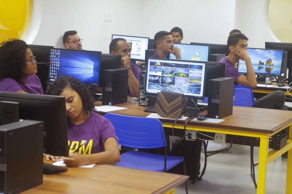 Jovens do Pina e de Bras&iacute;lia Teimosa participam do pr&eacute;-universit&aacute;rio do IJCPM 