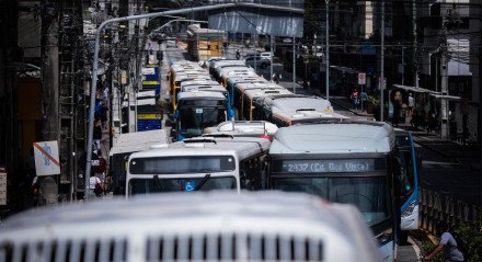 Ônibus - Transporte - Coletivo - Passageiros - Motorista - Cobrador - Cidade - Mobilidade