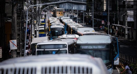 Ônibus - Transporte - Coletivo - Passageiros - Motorista - Cobrador - Cidade - Mobilidade