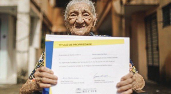 Moradora do bairro de Água Fria, Zona Norte do Recife, idosa realiza sonho da casa própria aos 114 anos