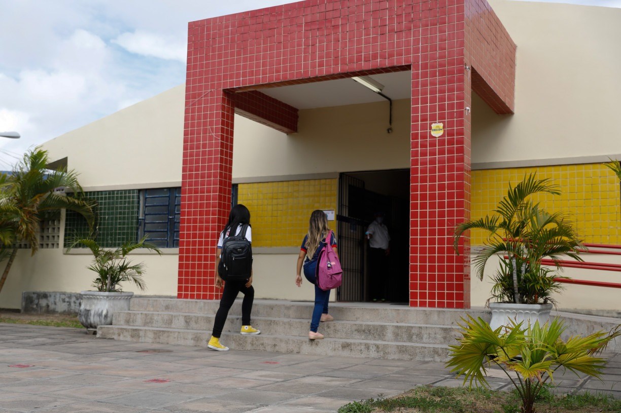 Veja quem e quantos serão beneficiados com o aumento das gratificações nas escolas estaduais de Pernambuco