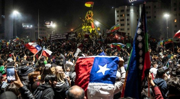 Falta de reformas jogou o Chile em um labirinto e o Brasil está se preparando para algo parecido