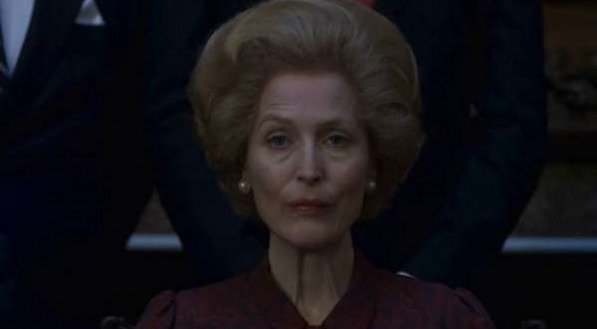No Emmy, jornalista questiona se Gillian Anderson conversou com Margaret Thatcher; ex-primeira-ministra morreu em 2013