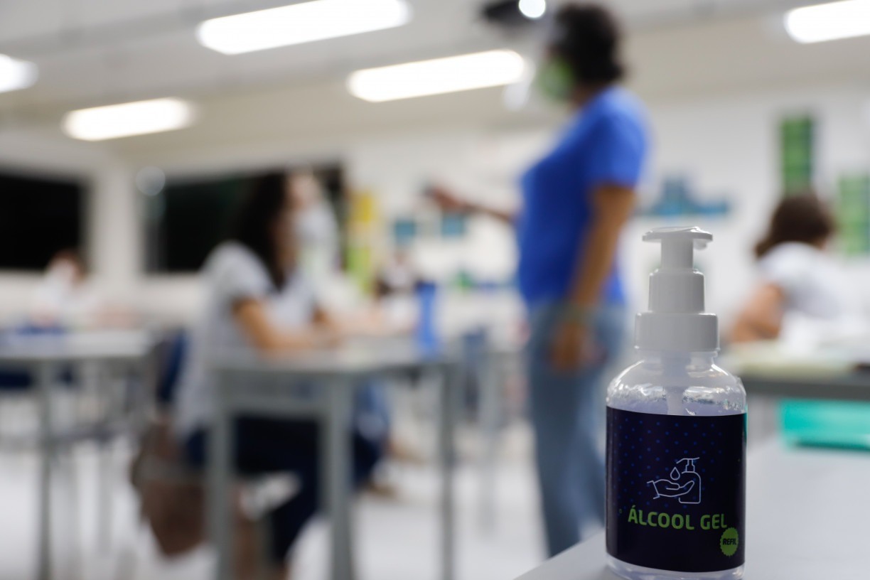 Escolas estaduais de Pernambuco não vão exigir vacinação de alunos contra covid-19. Rede privada ainda não definiu