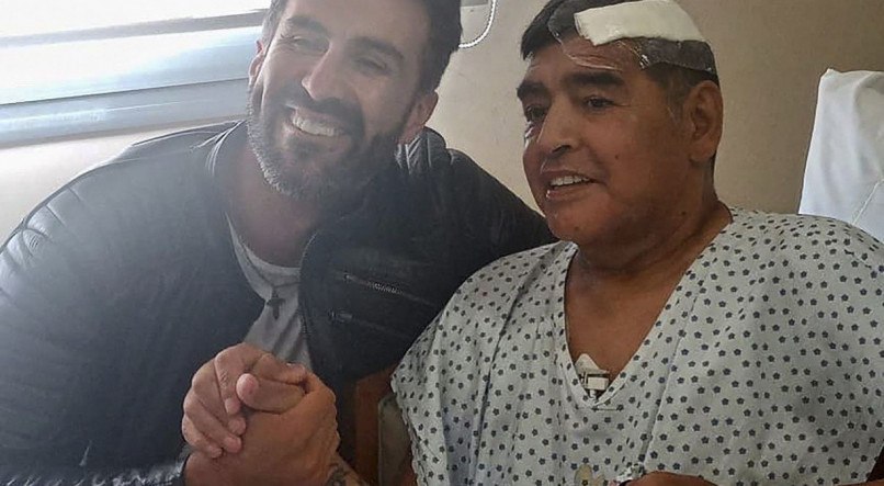 Maradona apareceu ao lado de Leopoldo Luque ap&oacute;s &uacute;ltima cirurgia antes de morrer