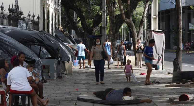 Com o aumento da crise econ&ocirc;mica, agravada com a Pandemia do coronav&iacute;rus, d&aacute; para ver um aumento significante de moradores de rua no Centro do Recife.