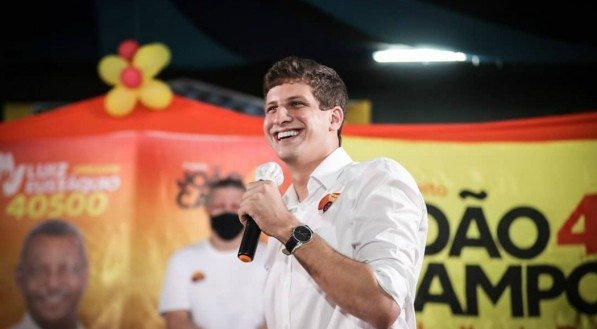 João Campos faz 12 horas de carreata pelo Recife neste sábado (14)