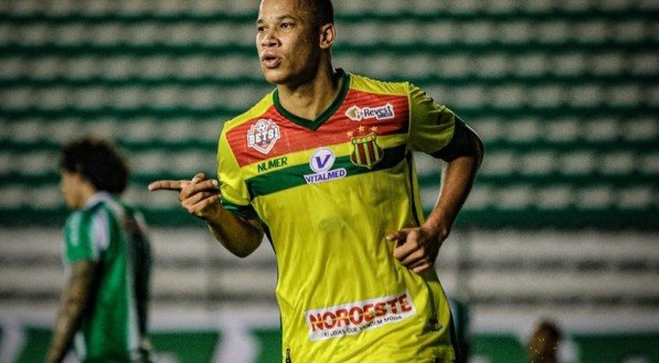 Caio Dantas é o artilheiro da Série B com 13 gols marcados