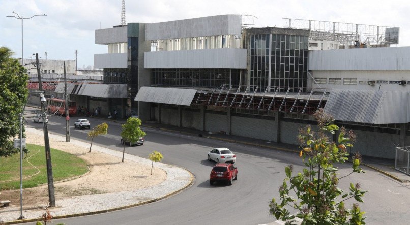 Material foi apreendido enquanto ele vendia na Pra&ccedil;a Ministro Salgado Filho, pr&oacute;ximo ao antigo Aeroporto do Recife