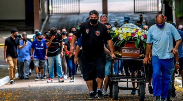 Velório de João Alberto, morto em supermercado no Rio Grande do Sul, é marcado por pedidos de justiça