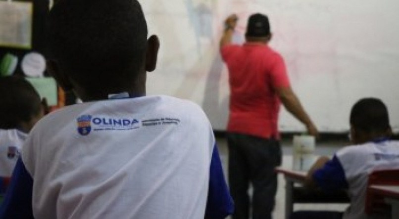 Professores aprovados no concurso v&atilde;o lecionar nas escolas municipais de Olinda
