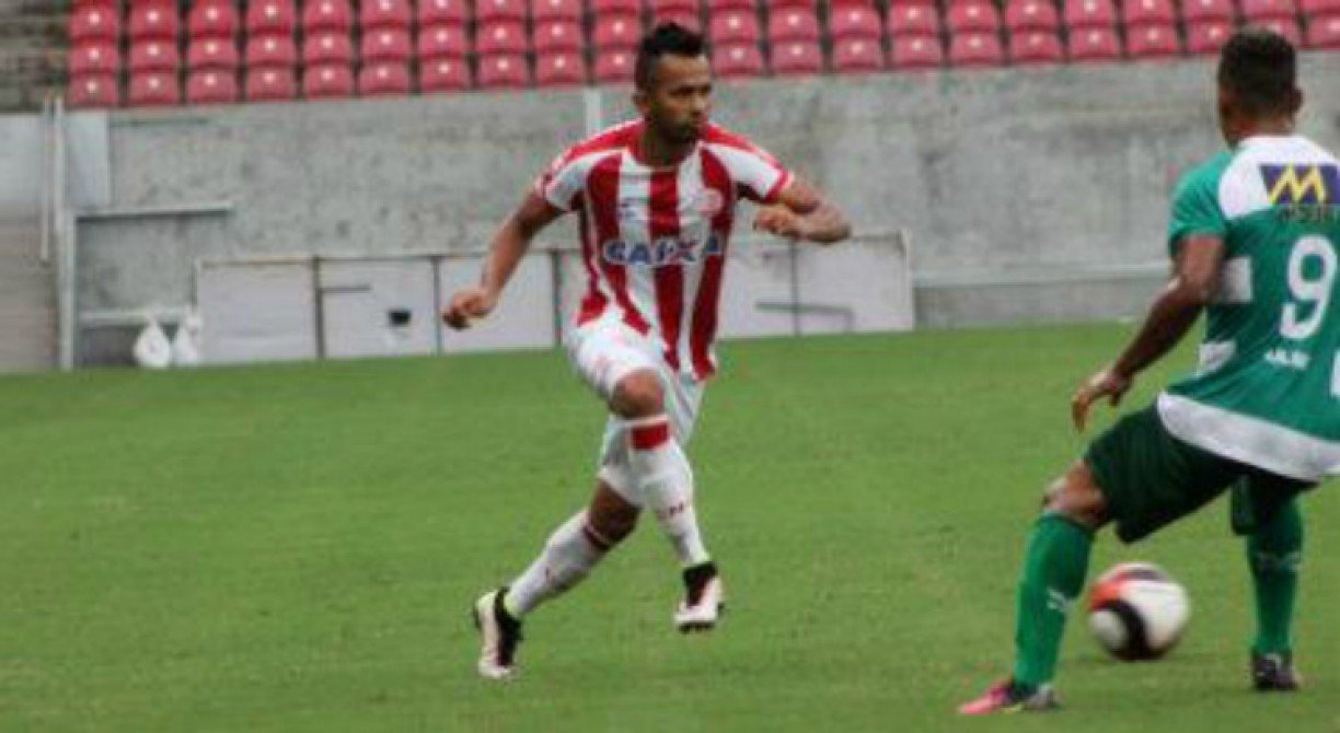 Aposentado, ex-lateral do Náutico empresaria irmão que joga na base do Santa Cruz