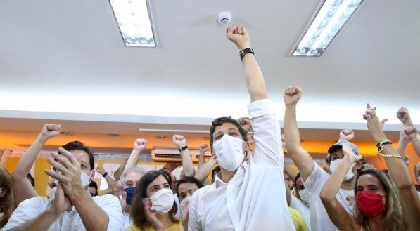 Veja as imagens da vitória de João Campos no Recife