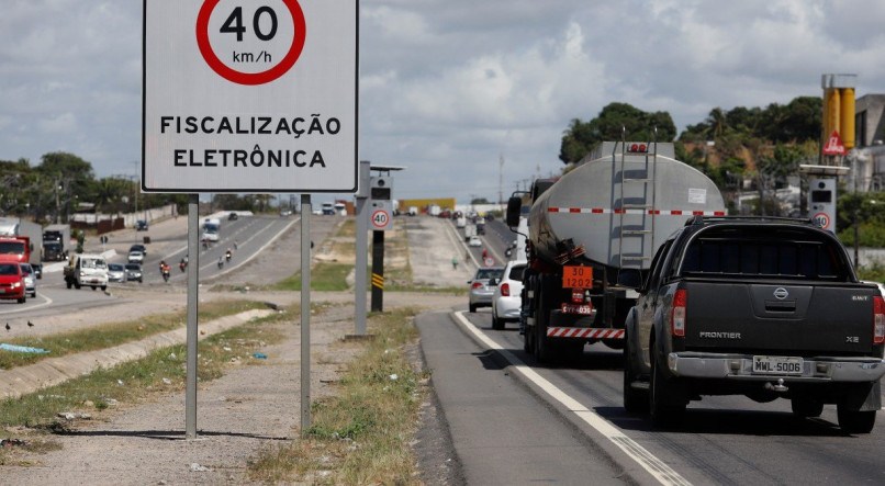 A rodovia com o maior n&uacute;mero de colis&otilde;es de Pernambuco em 2020 foi a BR-101, onde
foram contabilizados um total de 783 ocorr&ecirc;ncias com v&iacute;timas