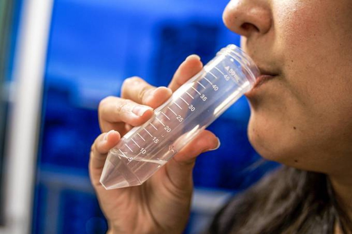 Novo teste de glicemia com uso de saliva poderá ser feito em casa; entenda