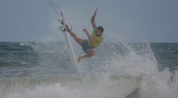 RODRIGO CALZONE/CBSURF