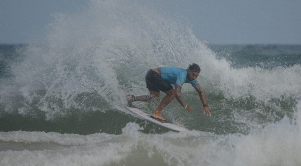 RODRIGO CALZONE/CBSURF