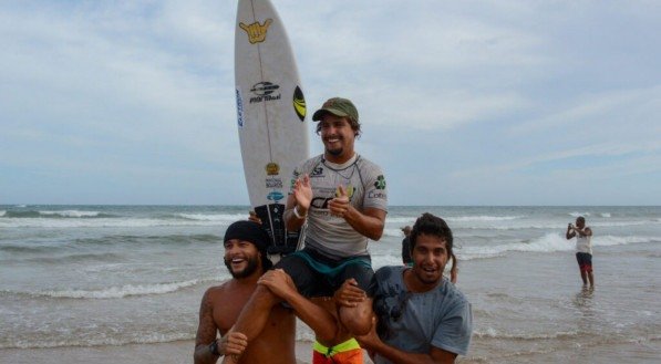 RODRIGO CALZONE/CBSURF