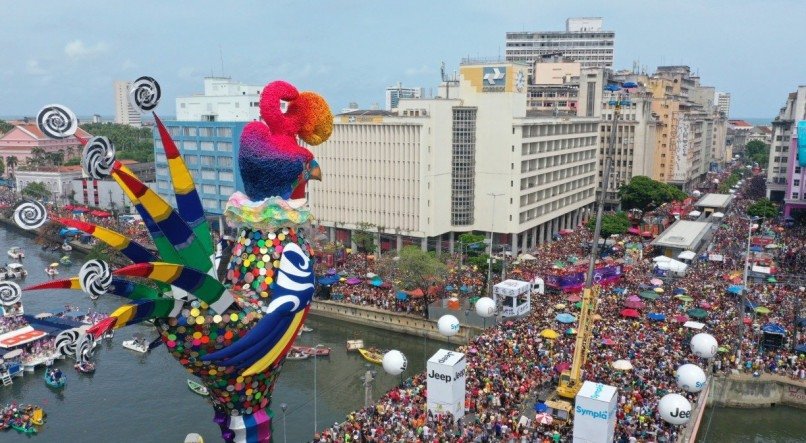  Vista a&eacute;rea do desfile do galo da Madrugada no Recife