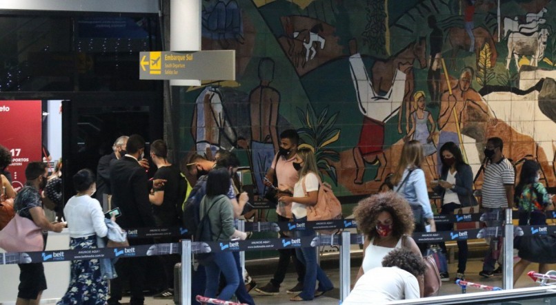 Aeroporto do Recife &eacute; um dos que t&ecirc;m maiores chances de receber pessoas infectadas com a variante do v&iacute;rus provenientes de Manaus