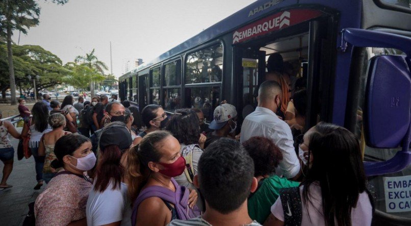 A volta para casa no primeiro dia de greve dos rodovi&aacute;rios