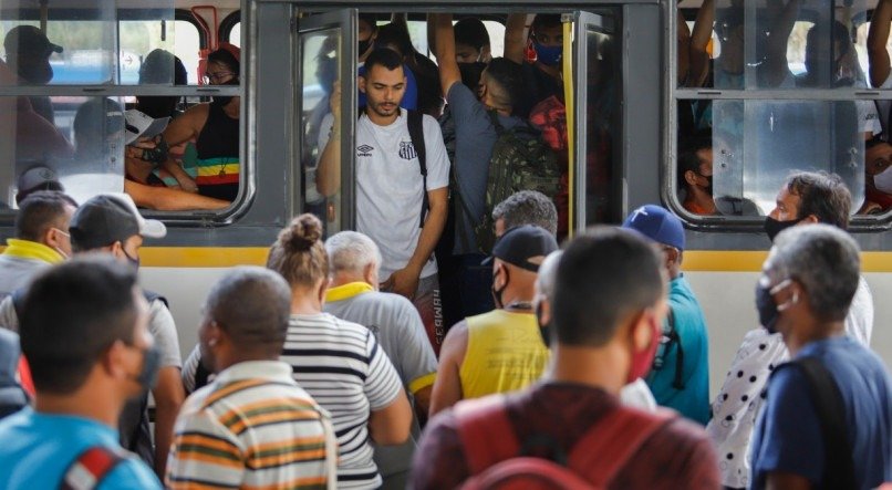 Motoristas de &ocirc;nibus aprovam decreta&ccedil;&atilde;o de greve no Grande Recife