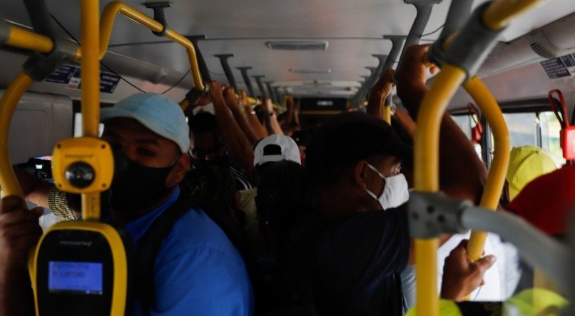 Aglomera&ccedil;&atilde;o e superlota&ccedil;&atilde;o em &ocirc;nibus em Pernambuco
