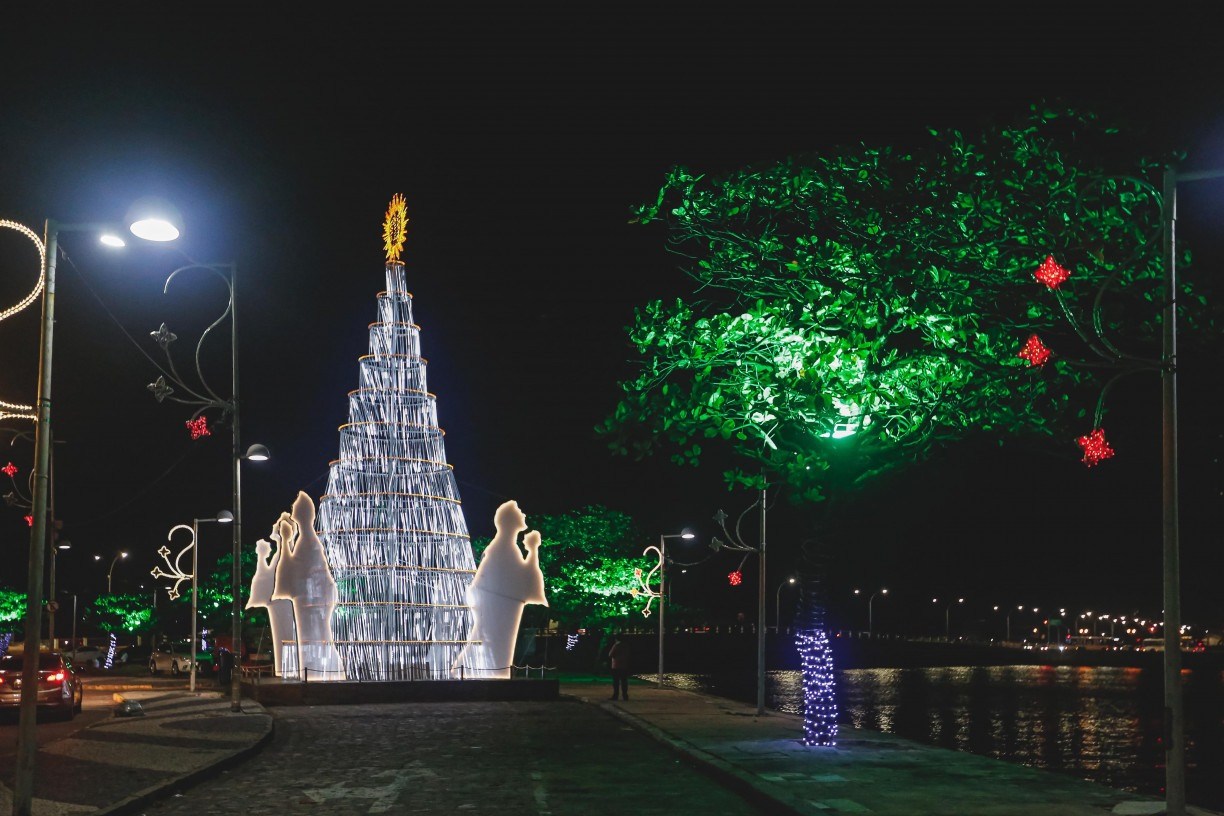 Decoração natalina toma conta do Recife Antigo