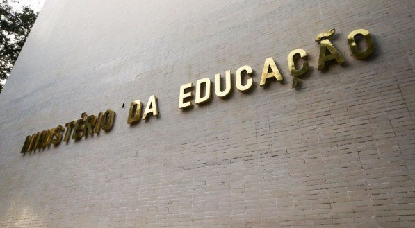 MEC abre novas vagas em curso online para professor de alfabetização 