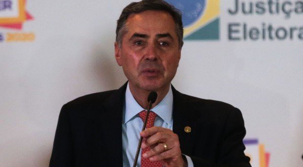 Voto impresso é 'solução desnecessária para problema que não existe', diz presidente do TSE