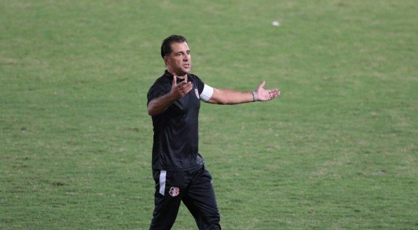 Lance do jogo de futebol entre os times do Santa Cruz e Ituano v&aacute;lido pelo campeonato brasileiro da s&eacute;rie C. Partida realizada no est&aacute;dio do Arruda, em Recife.