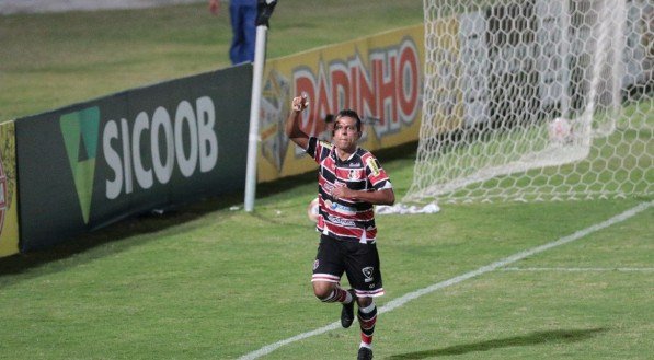 Didira marcou o primeiro gol do Santa Cruz contra o Ituano