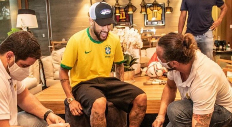 Neymar tirou molde para cal&ccedil;ada da fama do Maracan&atilde;