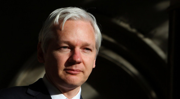 Julian Assange divulgou documentos secretos do governo americano