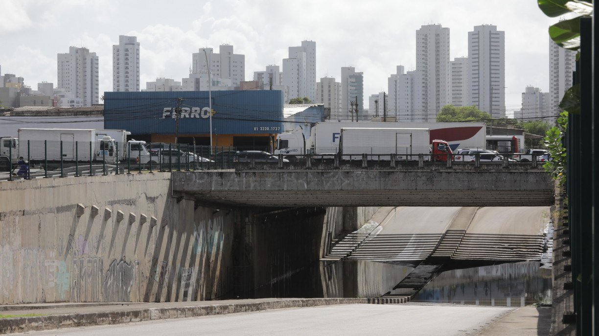 Túnel do Jordão, na Zona Sul do Recife, continua interditado