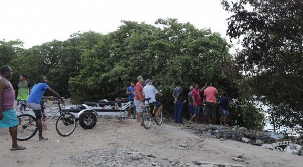 Bombeiros retomam buscas por mulher desaparecida no rio Tejipi&oacute;, no Recife