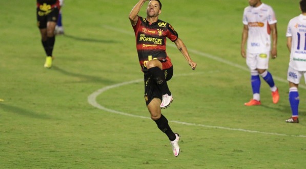 DECISIVO Thiago Neves marcou os gols das tr&ecirc;s &uacute;ltimas vit&oacute;rias do Sport no Campeonato Brasileiro