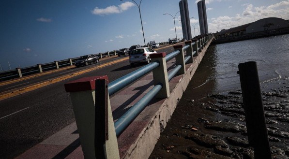 PE - CIDADE - PONTES DO RECIFE CIDADES - Deteriora&ccedil;&atilde;o das pontes do centro do Recife (PONTE GIRAT&Oacute;RIA) FOTO: FELIPE RIBEIRO/JC IMAGEM