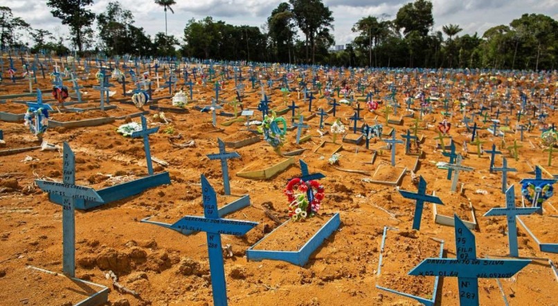 O Brasil alcan&ccedil;ou a marca de 300 mil mortes por covid-19 nesta quarta-feira (24)