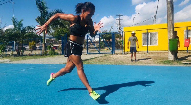 Ana Cl&aacute;udia &eacute; a atual recordista brasileira dos 100m rasos, com a marca de 15seg64