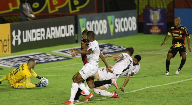 Sport pouco conseguiu agredir o Palmeiras, que foi melhor em quase toda partida