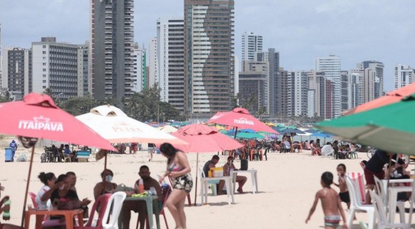 Comerciantes cobram retorno das vendas nas praias em Pernambuco 