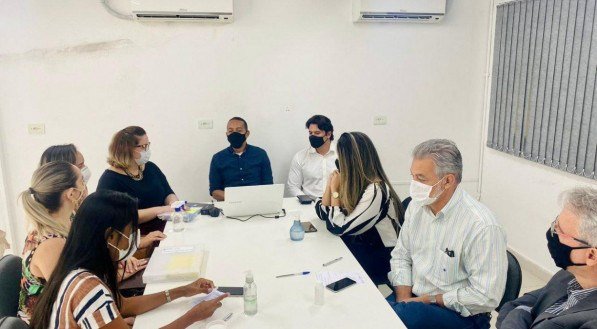 Reuni&atilde;o contou com a participa&ccedil;&atilde;o do prefeito da cidade, Professor Lup&eacute;rcio, do vice-prefeito, M&aacute;rcio Botelho e de t&eacute;cnicos da secretaria de Sa&uacute;de e demais &aacute;reas envolvidas.