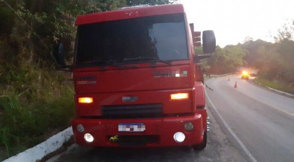 Motorista do outro caminh&atilde;o n&atilde;o se feriu com a batida