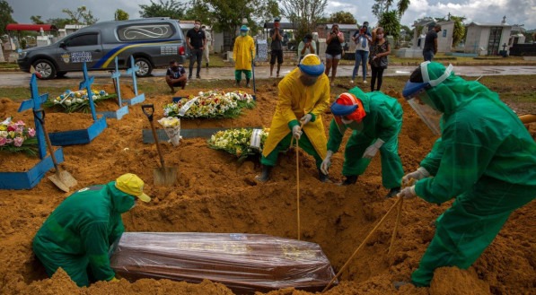At&eacute; esta quarta-feira (5), o Brasil j&aacute; perdeu mais de 410 mil vidas em raz&atilde;o da doen&ccedil;a